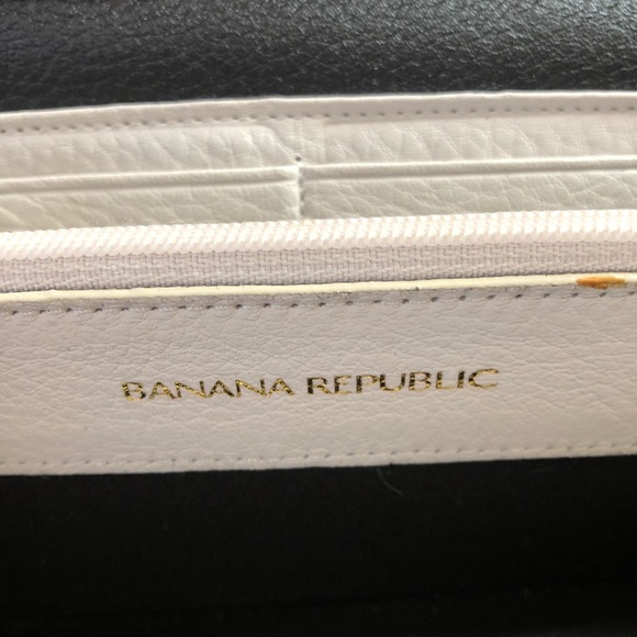 Banana Republic rectangle wallet - Picture 3 of 5
